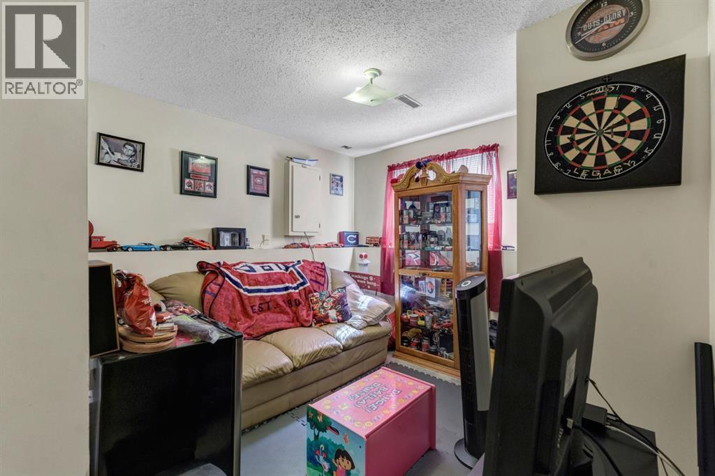 908 Ross Glen Drive SE - 44