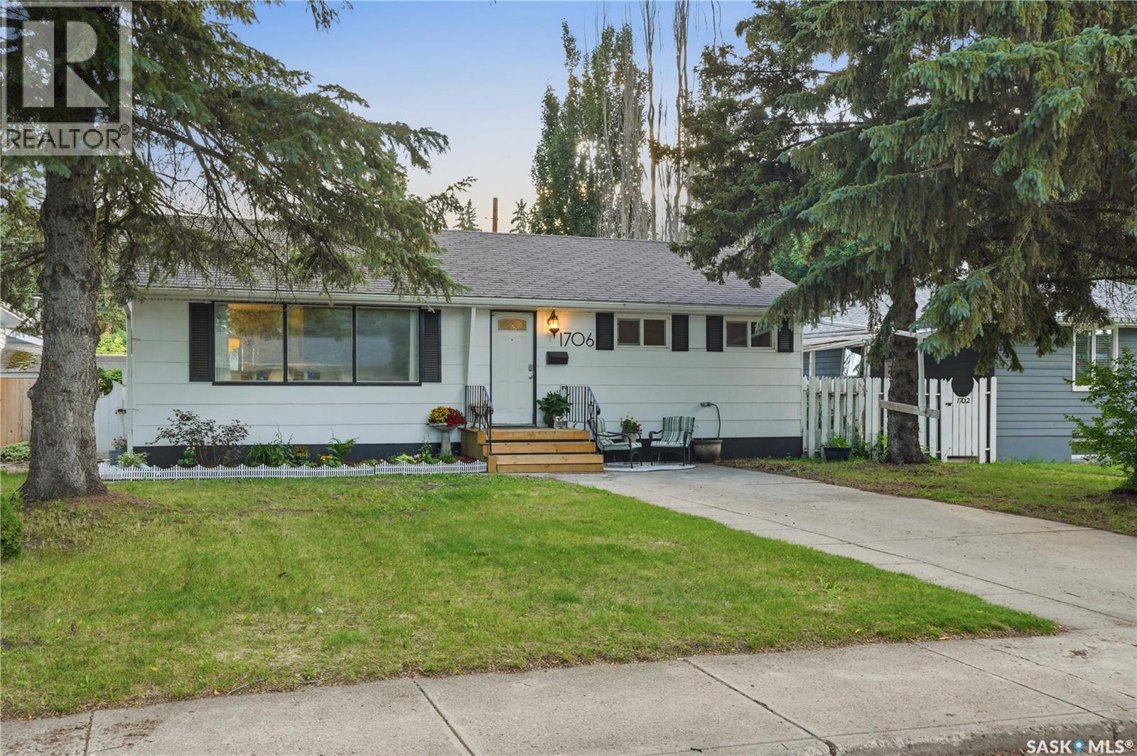 1706 Ewart AVENUE