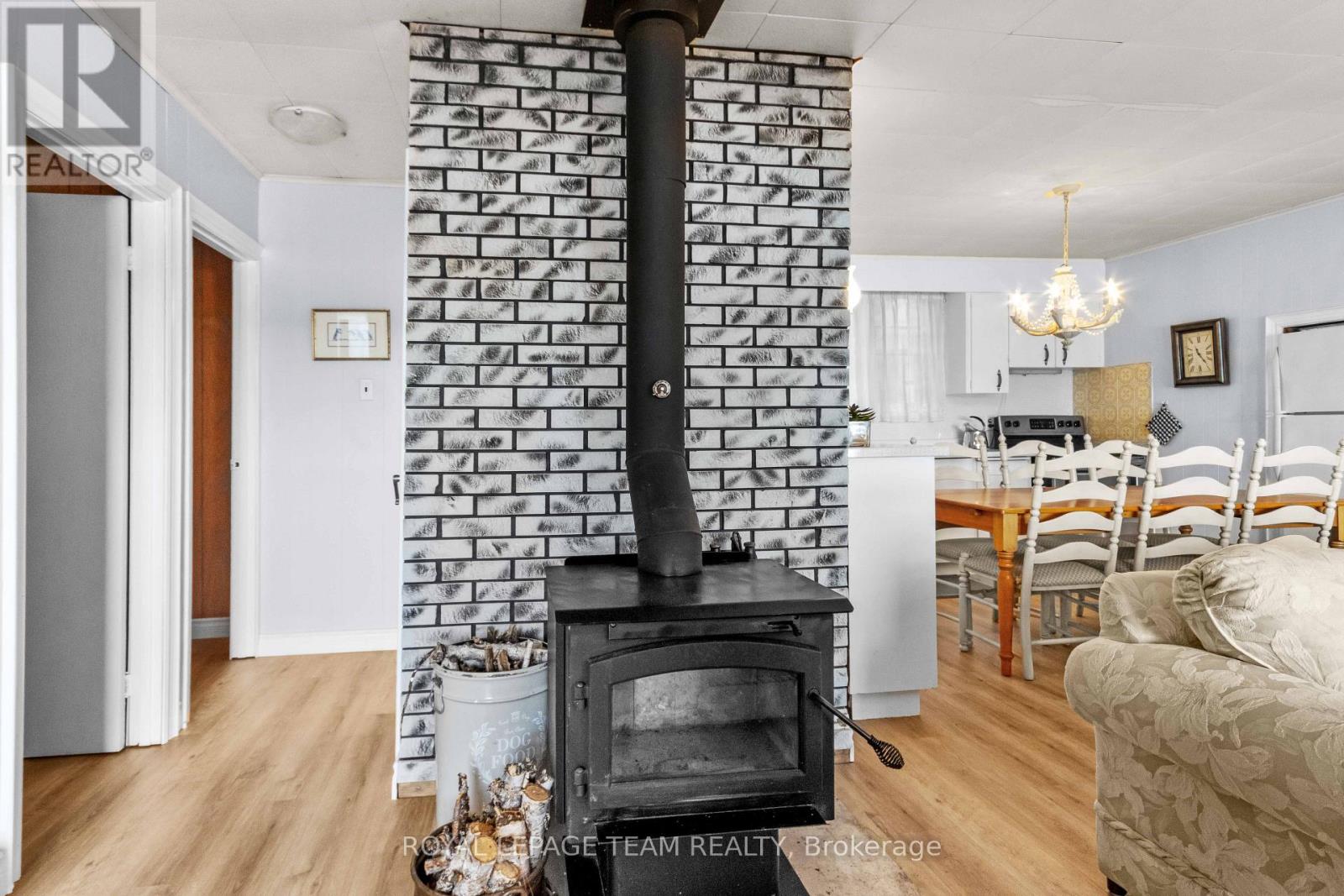 302 LONG LAKE ROAD - 22
