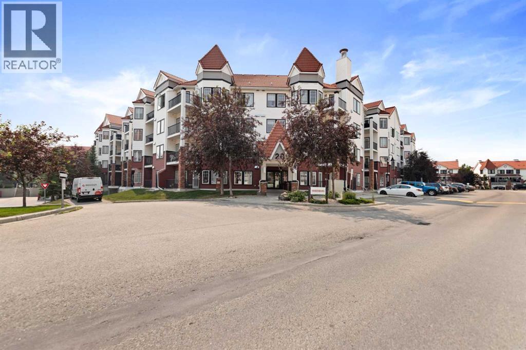 205, 20 Royal Oak Plaza NW