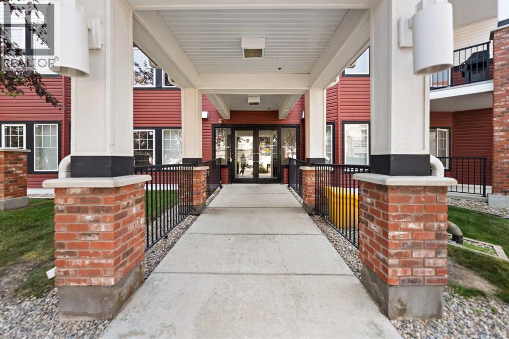 #205 20 Royal Oak Plaza NW - 2
