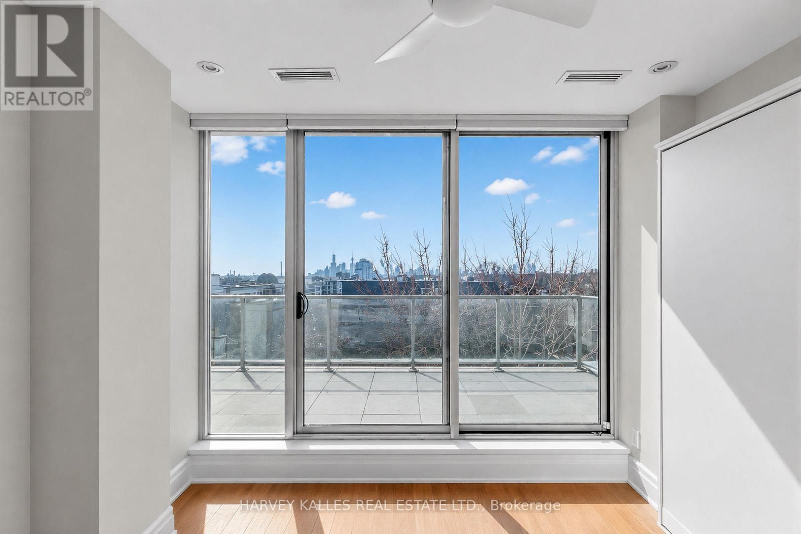 #404 1 RAINSFORD ROAD - 32