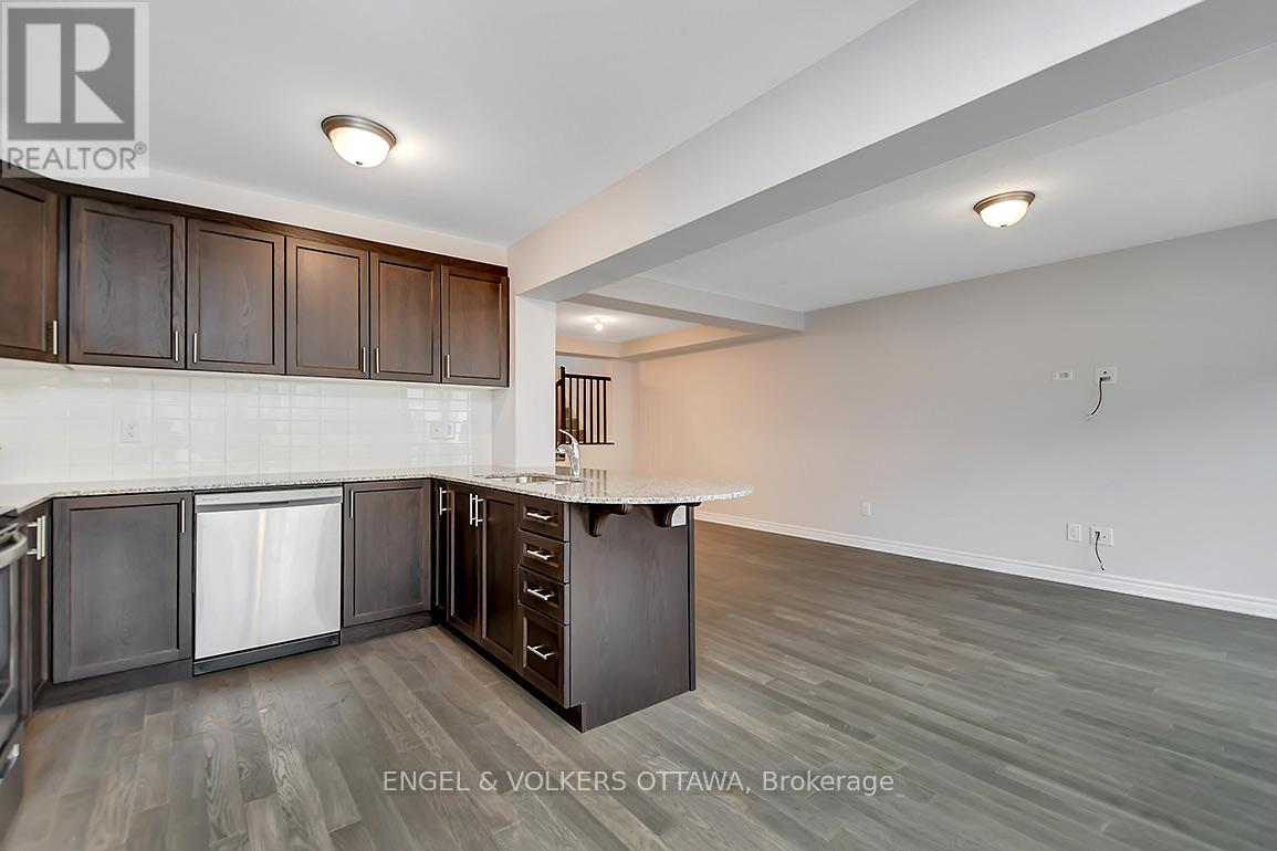3 Bed, 3 Bath House for Rent in Ottawa – 135 LANCELEAF WAY, Ottawa – MLS# X13642894 - Image 11