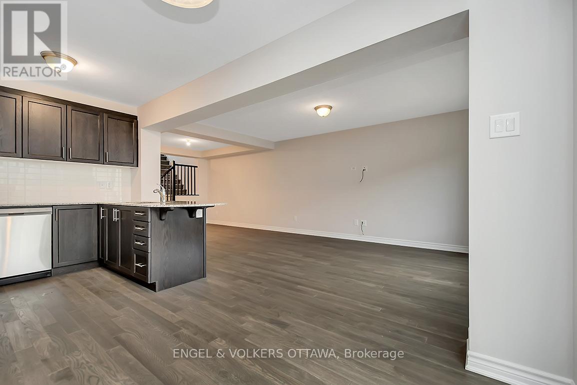 3 Bed, 3 Bath House for Rent in Ottawa – 135 LANCELEAF WAY, Ottawa – MLS# X13642894 - Image 17