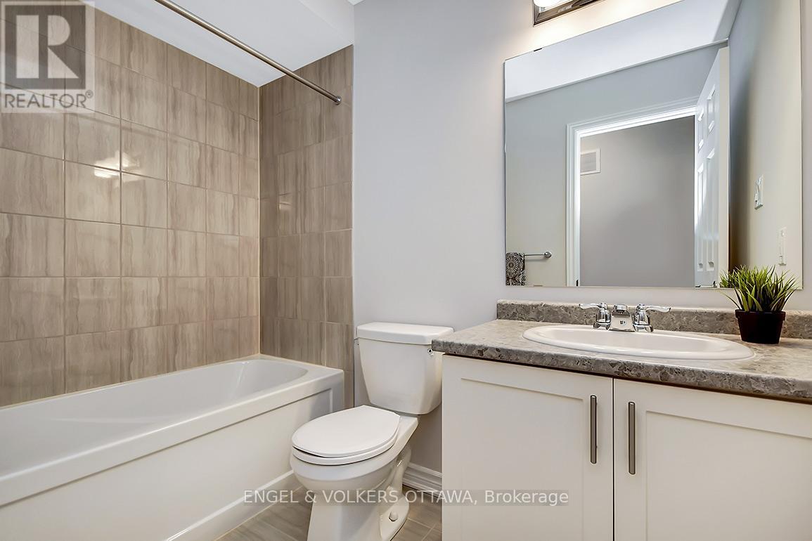 3 Bed, 3 Bath House for Rent in Ottawa – 135 LANCELEAF WAY, Ottawa – MLS# X13642894 - Image 28