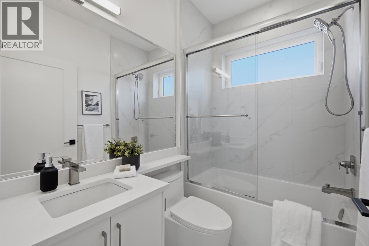 3 Bed, 3 Bath House for Sale in Vancouver – 1 3018 E 19TH AVENUE, Vancouver – MLS# R3153234 - Image 17