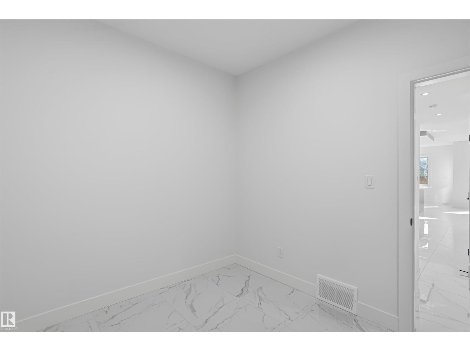 1523 208 ST NW - 3