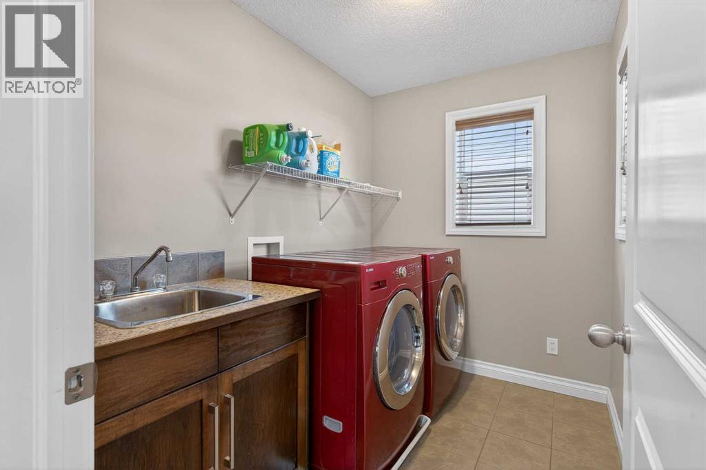 159 Sherwood Crescent NW - 36