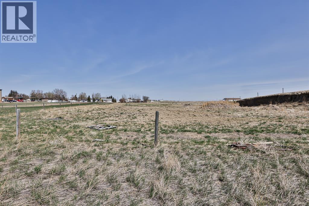 300 2 Street S, Lomond — photo 3