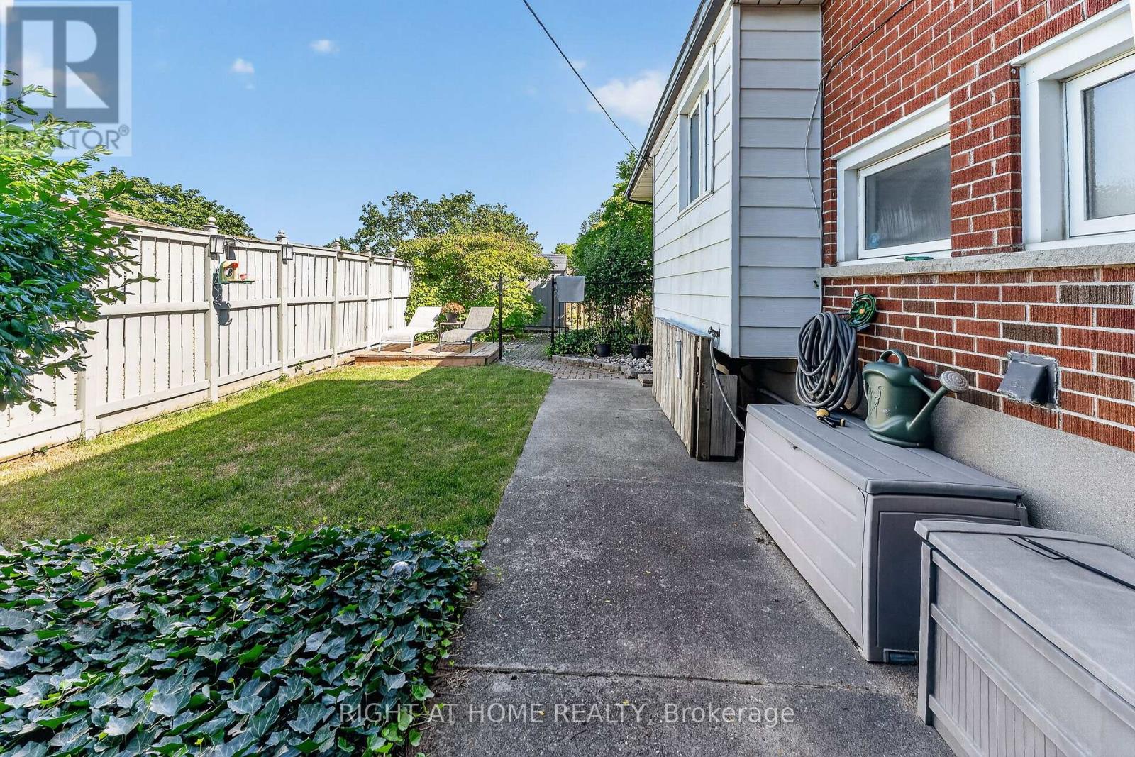 366 BURLINGTON CRESCENT - Image 38