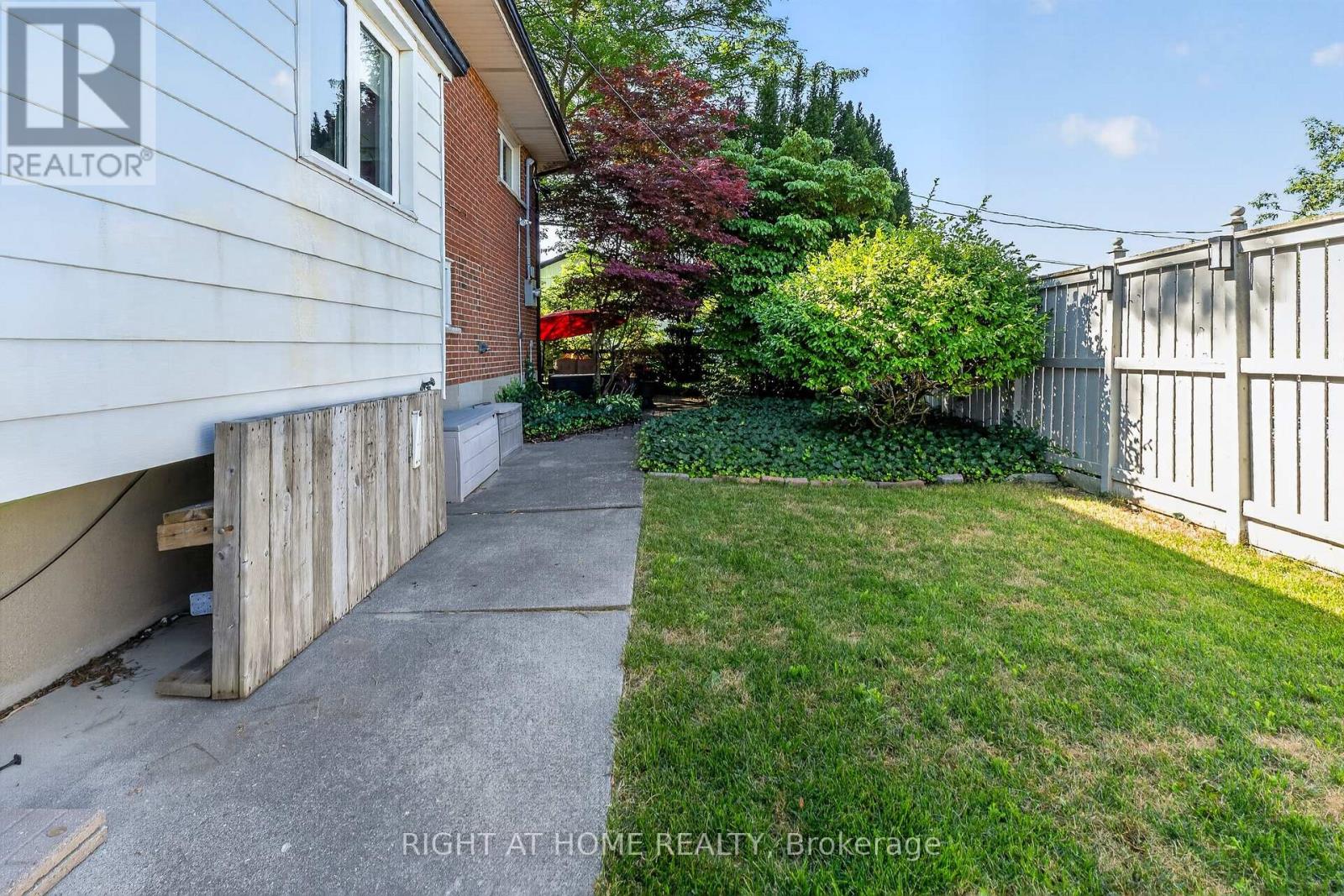 366 BURLINGTON CRESCENT - Image 39