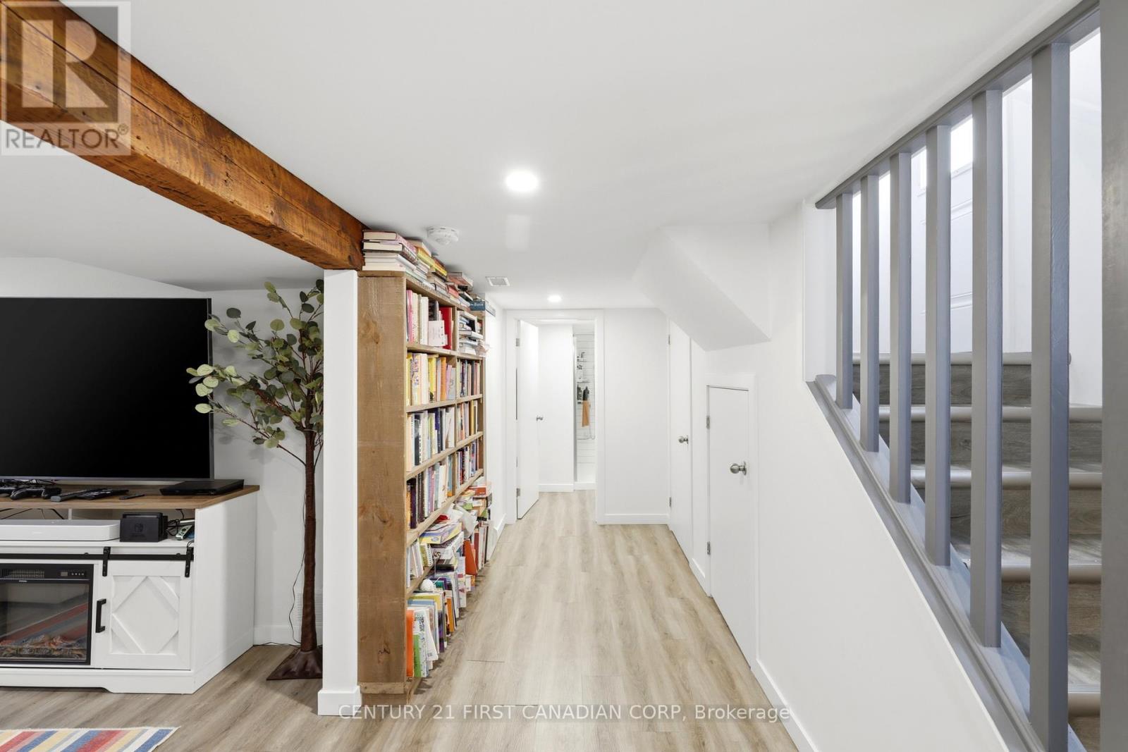 95 MYRTLE STREET N - 32