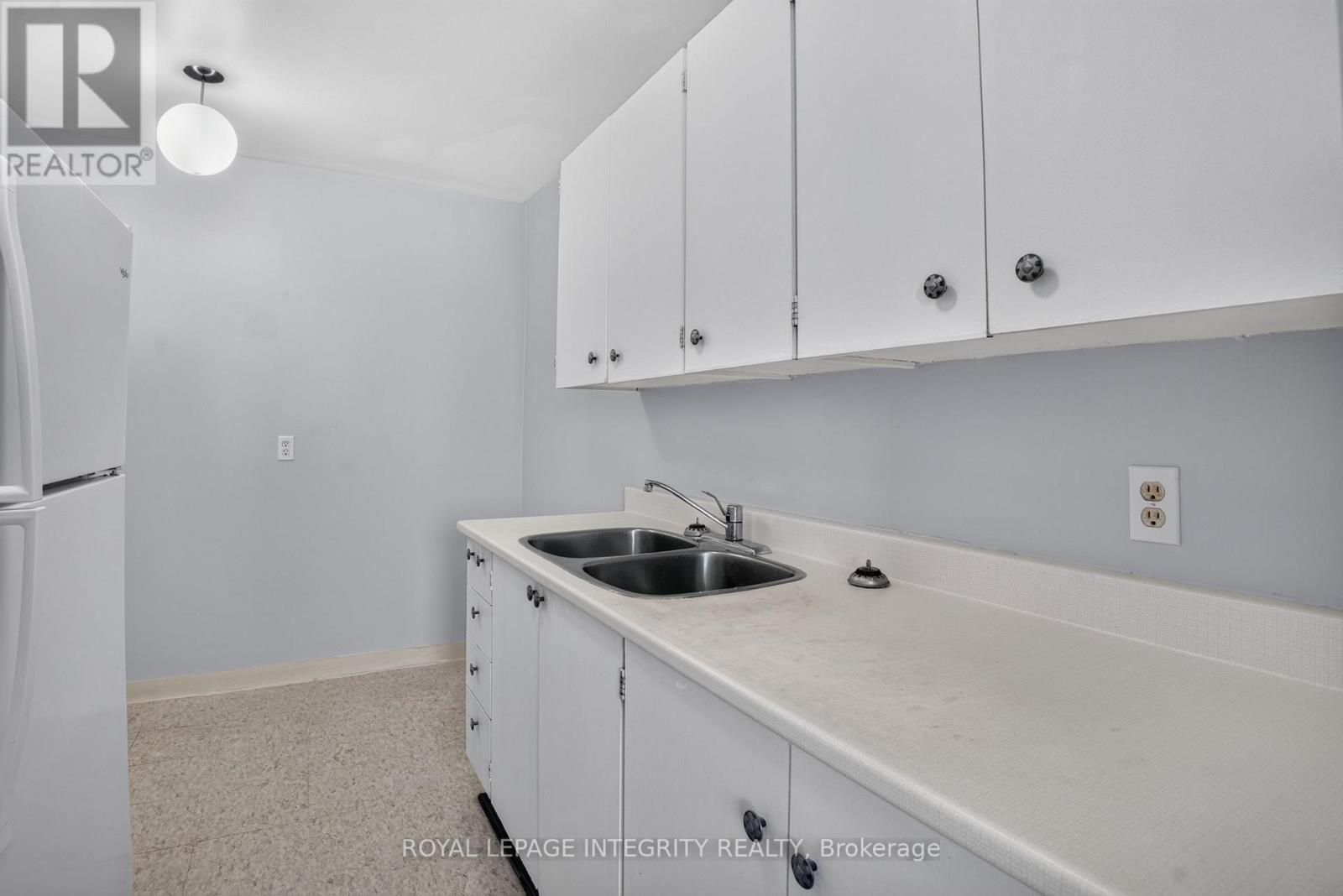 2 Bed, 1 Bath Apartment for Sale in Ottawa – 606 – 2000 JASMINE CRESCENT, Ottawa – MLS# X13642940 - Image 10