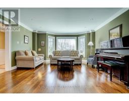 Family room - 725 Exceller Circle, Newmarket, ON L3X1P4 Photo 7