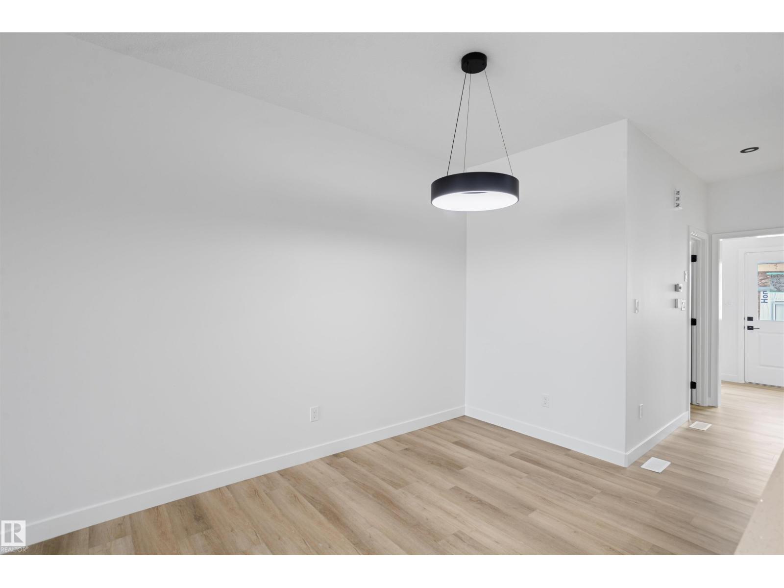 1547 211 ST NW - 11