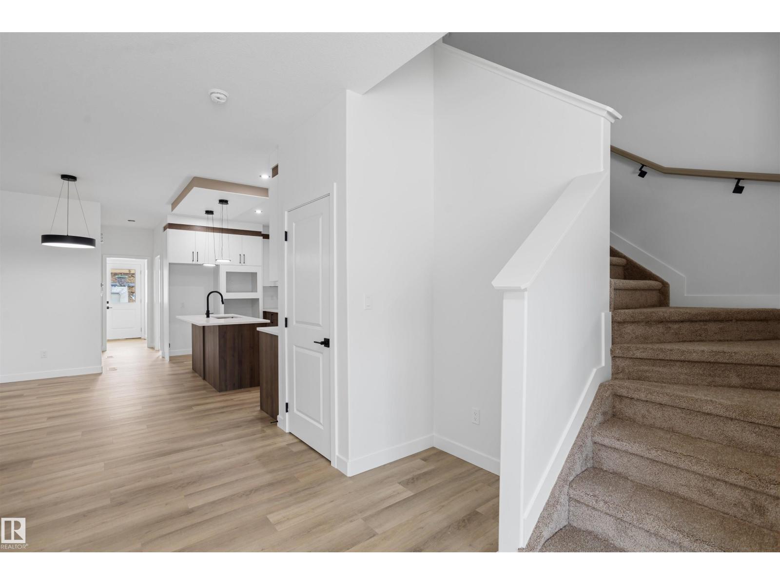 1547 211 ST NW - 18