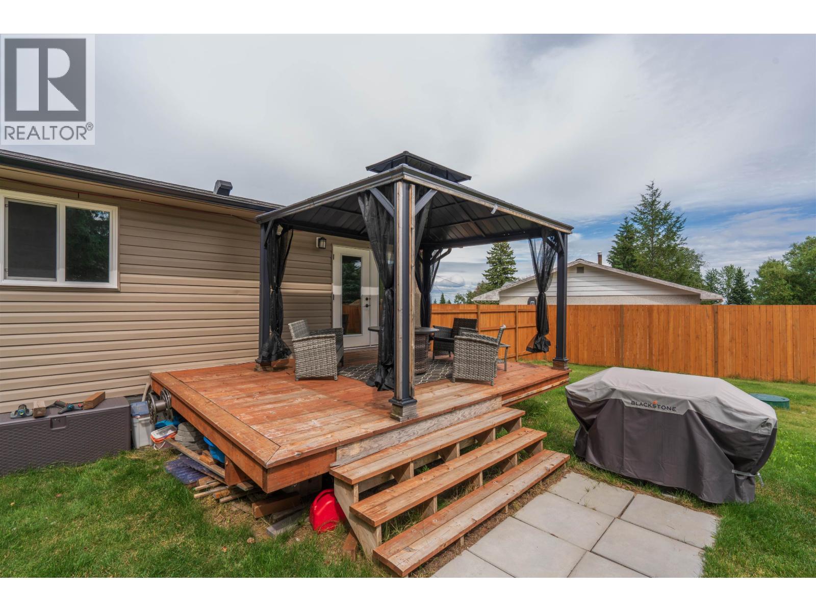 5932 MONTGOMERY CRESCENT - 24