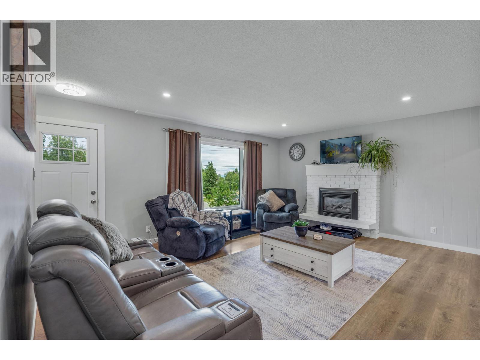 5932 MONTGOMERY CRESCENT - Image 4