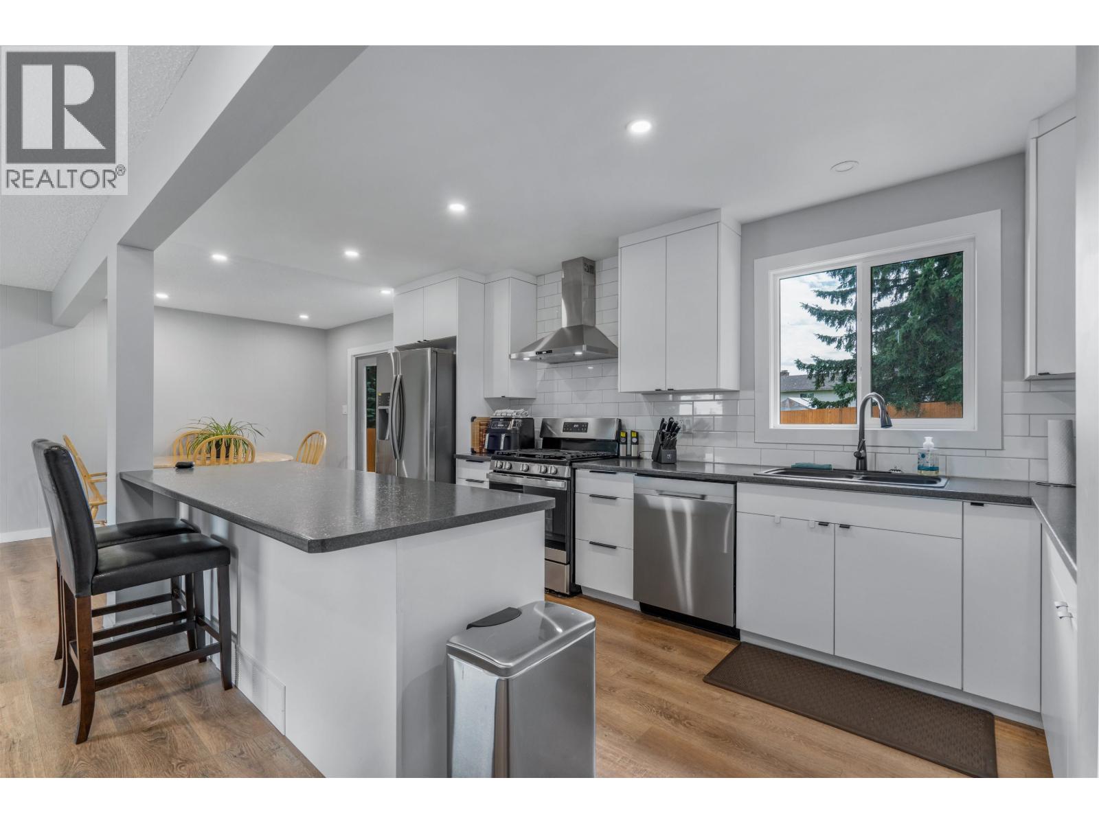 5932 MONTGOMERY CRESCENT - 5