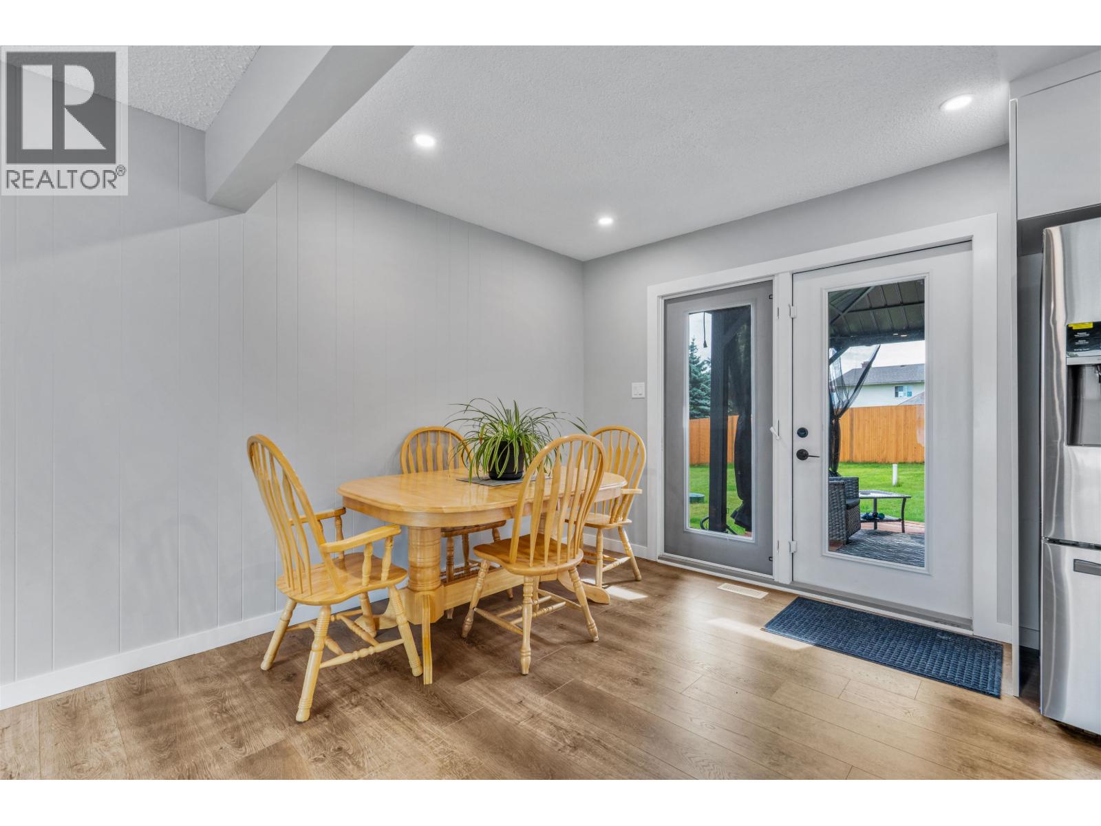 5932 MONTGOMERY CRESCENT - 8