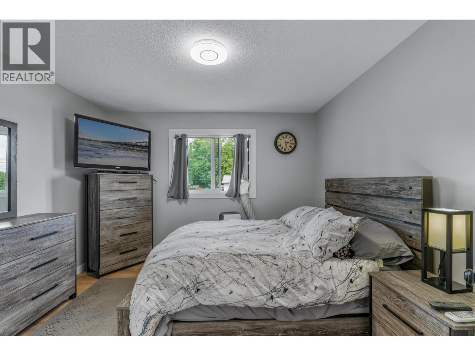 5932 MONTGOMERY CRESCENT - 11