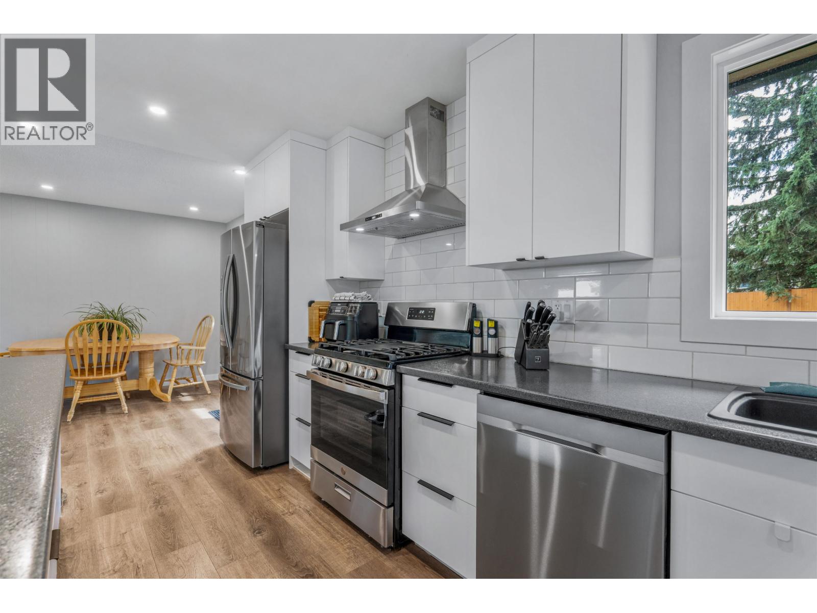 5932 MONTGOMERY CRESCENT - Image 7