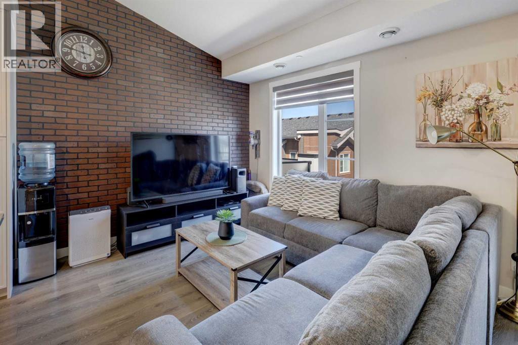 214 Livingston Common NE - 6
