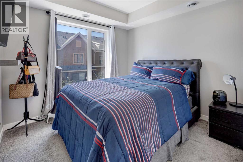 214 Livingston Common NE - 15