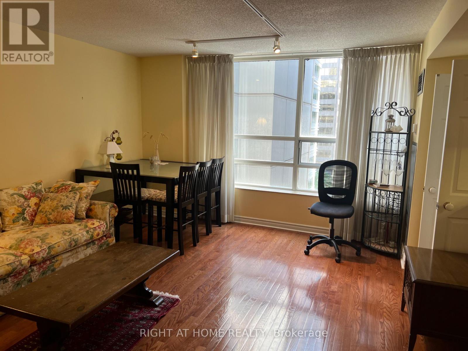 #705 71 SIMCOE STREET - 3