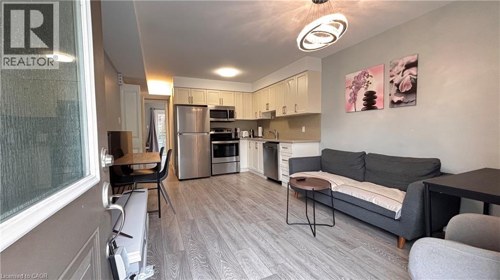 122 COURTLAND Avenue E Unit# 14 — photo 2