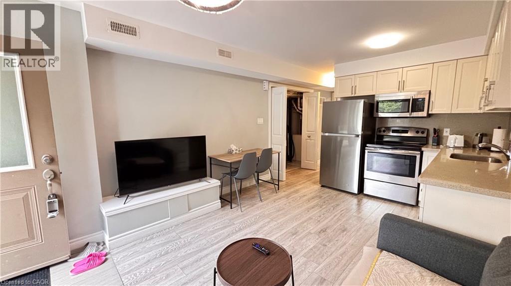 122 COURTLAND Avenue E Unit# 14 — photo 3