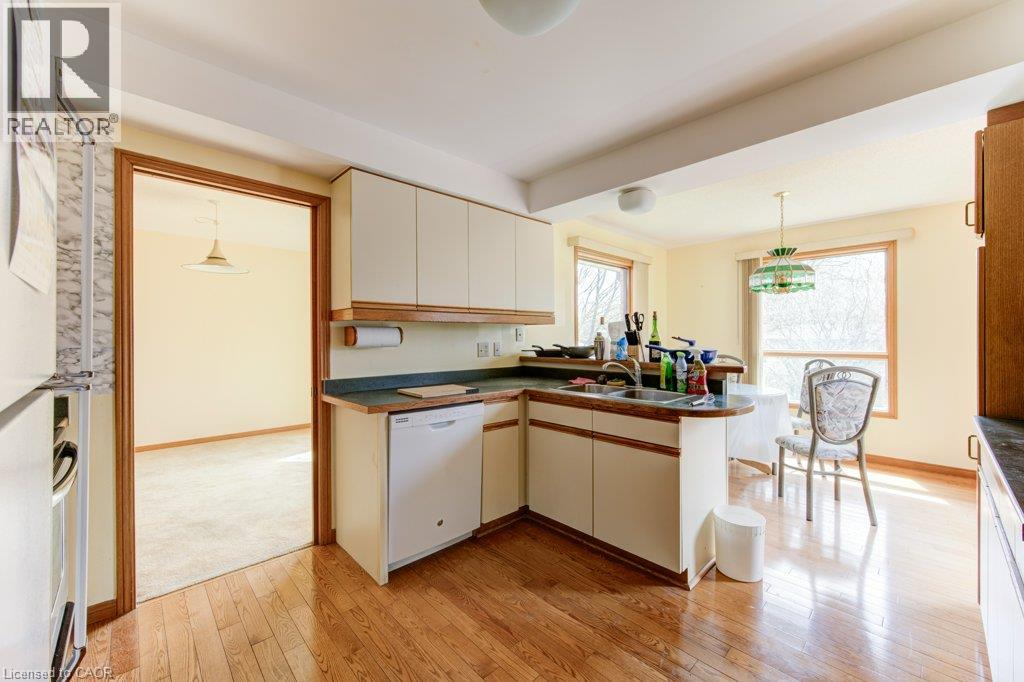 27 WALMER Gardens - 11