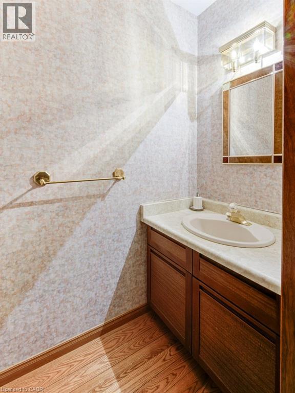 27 WALMER Gardens - 16