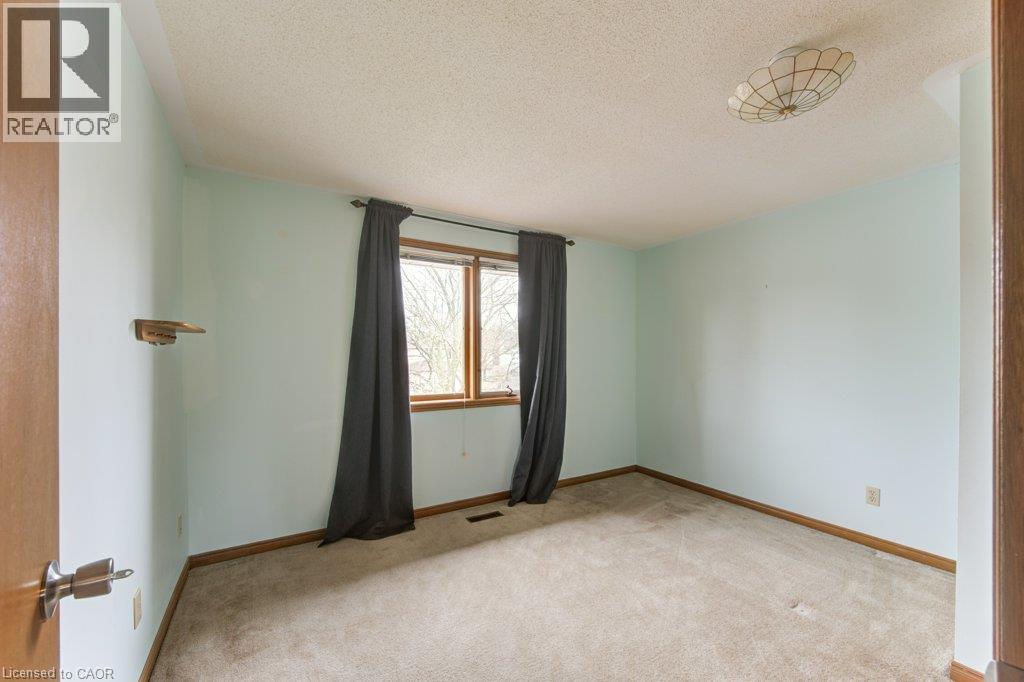 27 WALMER Gardens - 23