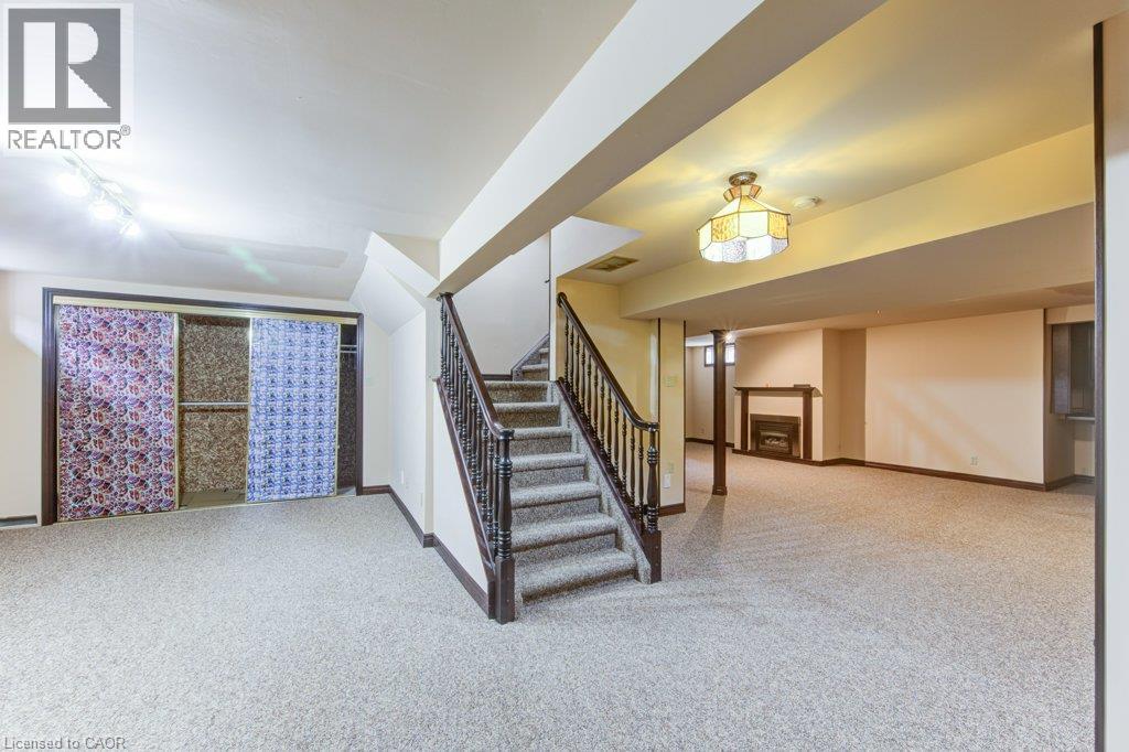 27 WALMER Gardens - 32