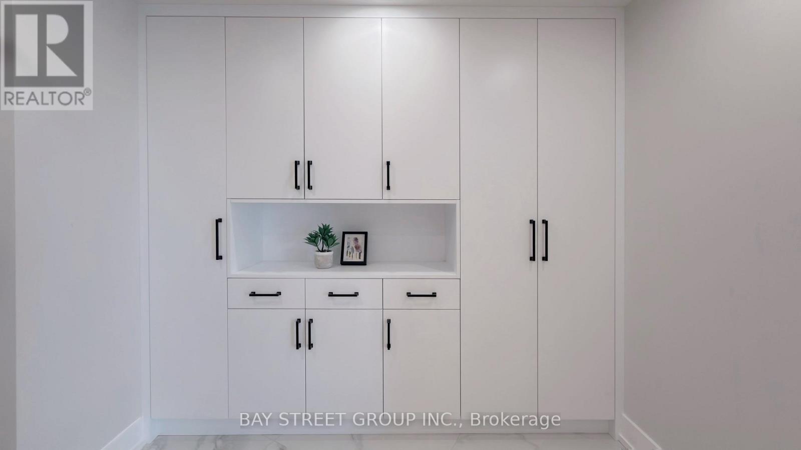 #2201 85 SKYMARK DRIVE - 19