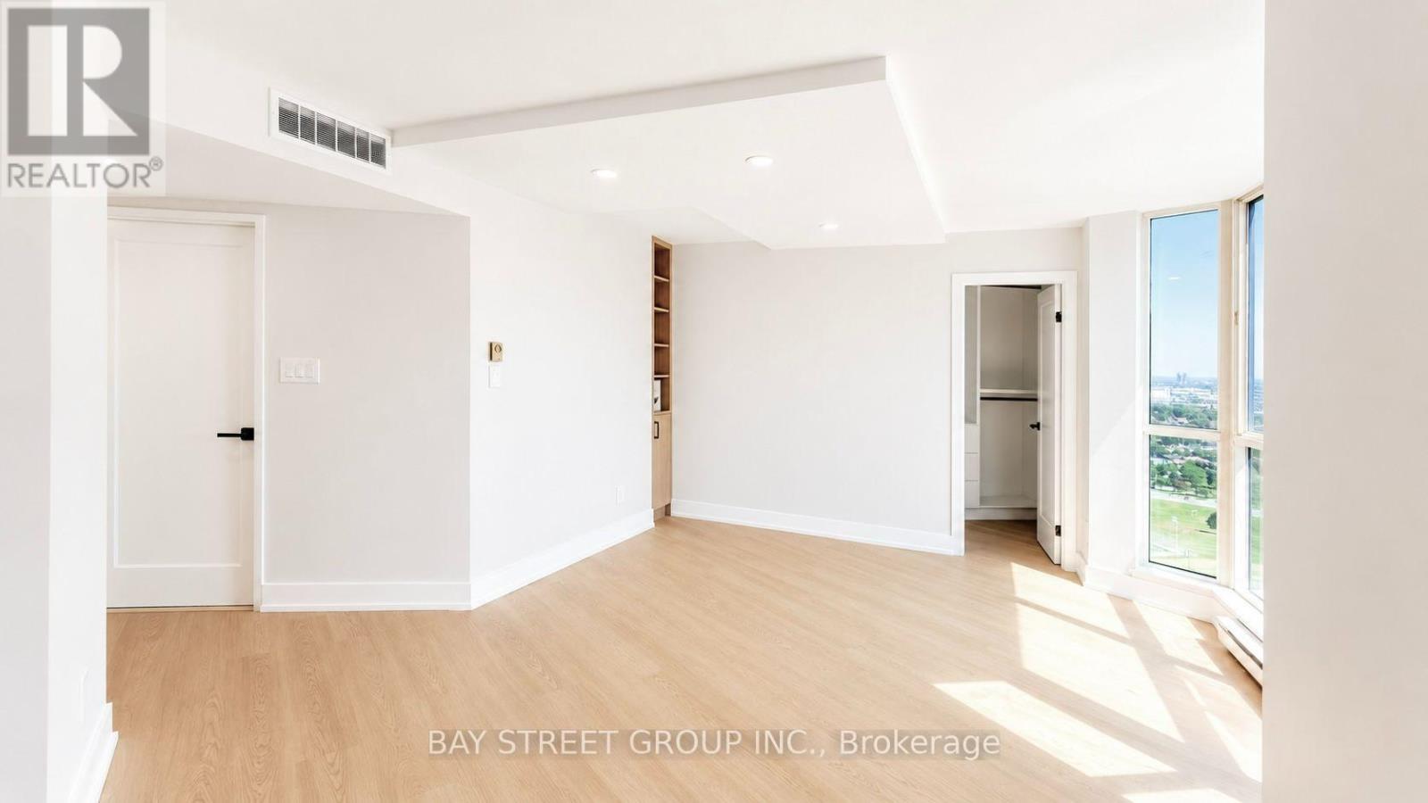 #2201 85 SKYMARK DRIVE - 30