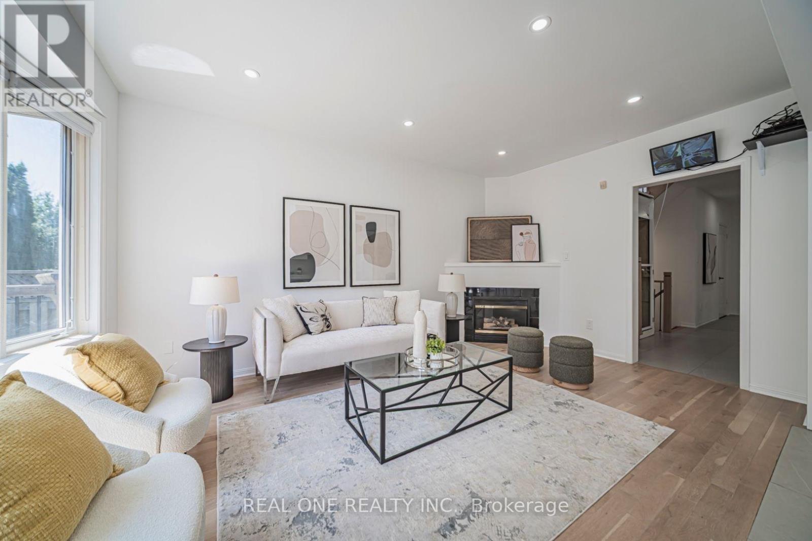 35 FORMOSA DRIVE - 13