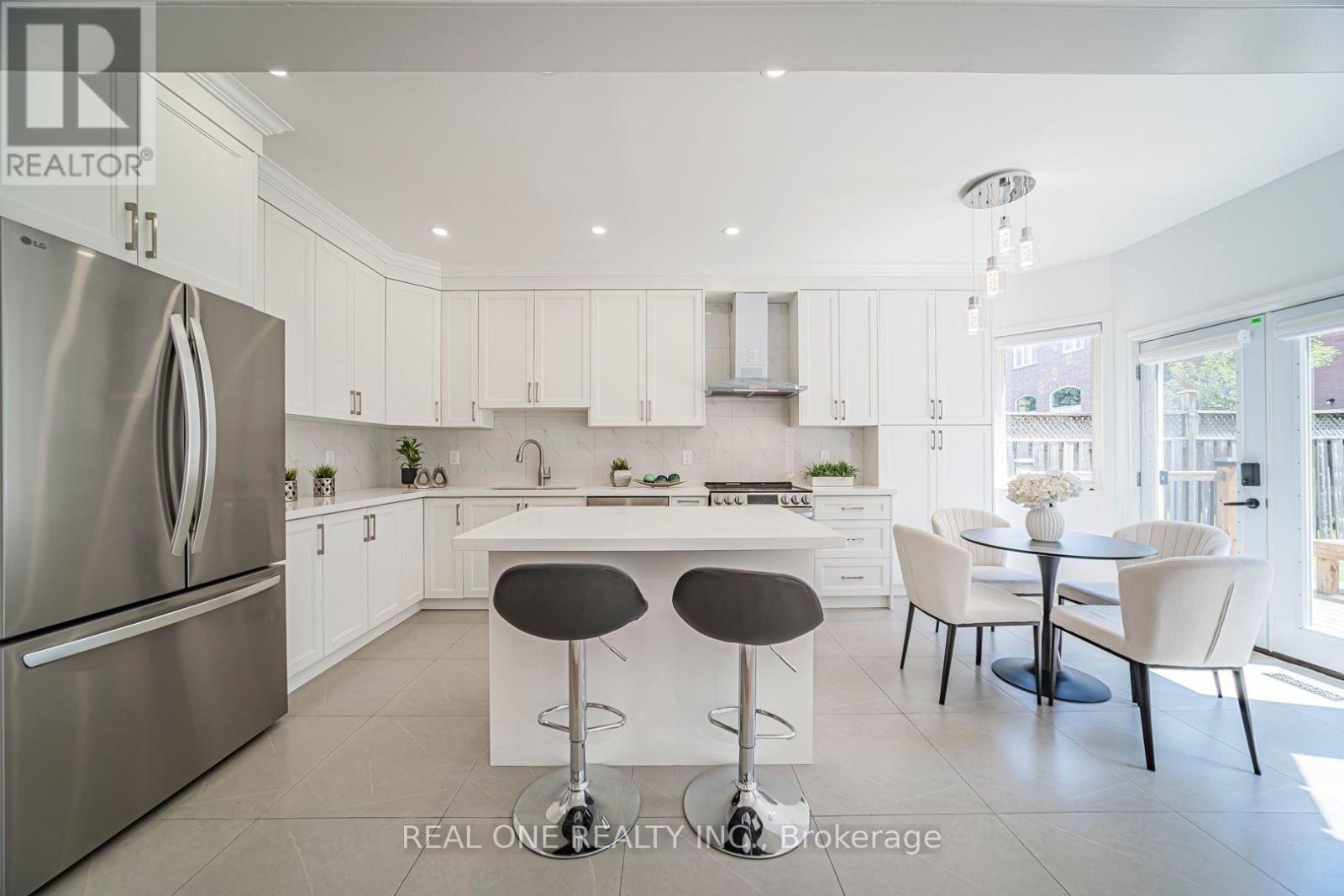 35 FORMOSA DRIVE - 15