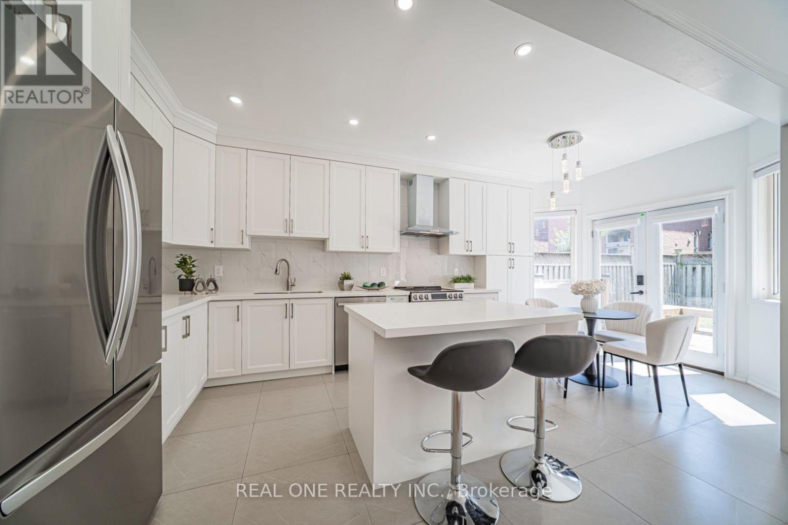 35 FORMOSA DRIVE - 16