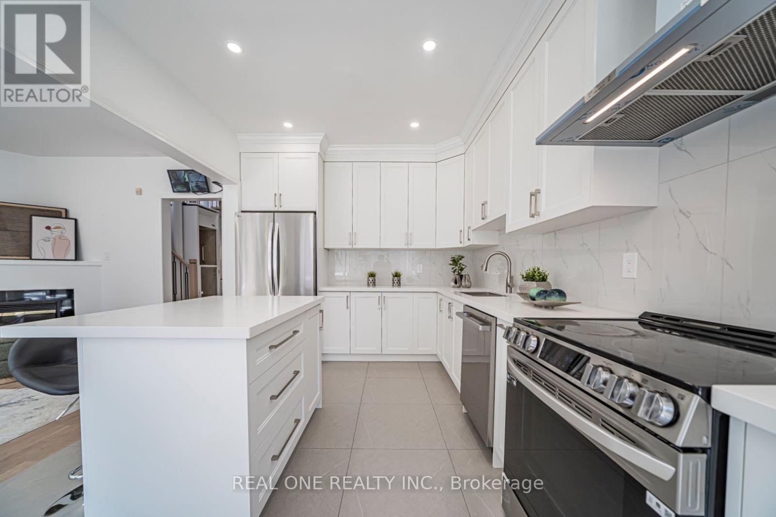 35 FORMOSA DRIVE - 17