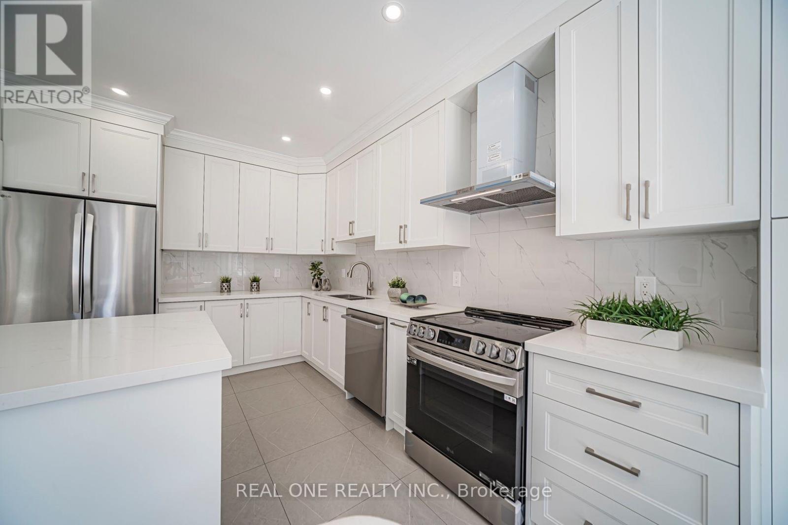 35 FORMOSA DRIVE - 18