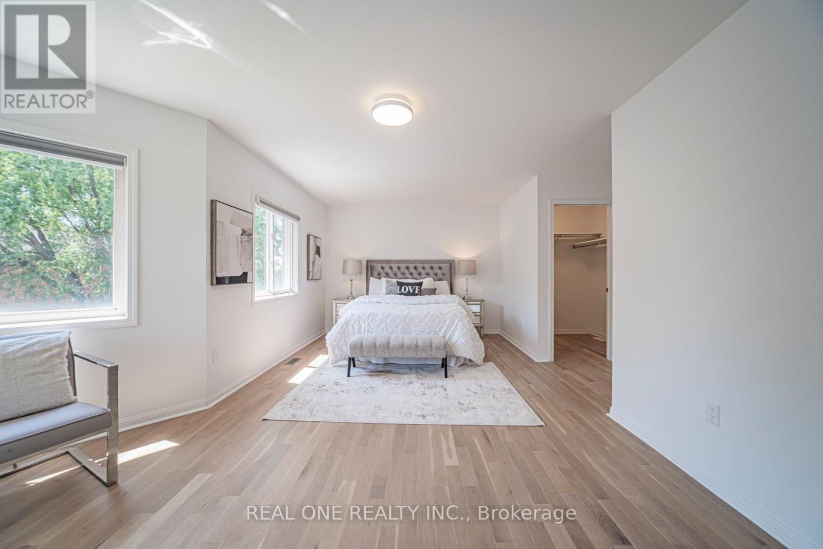 35 FORMOSA DRIVE - 24