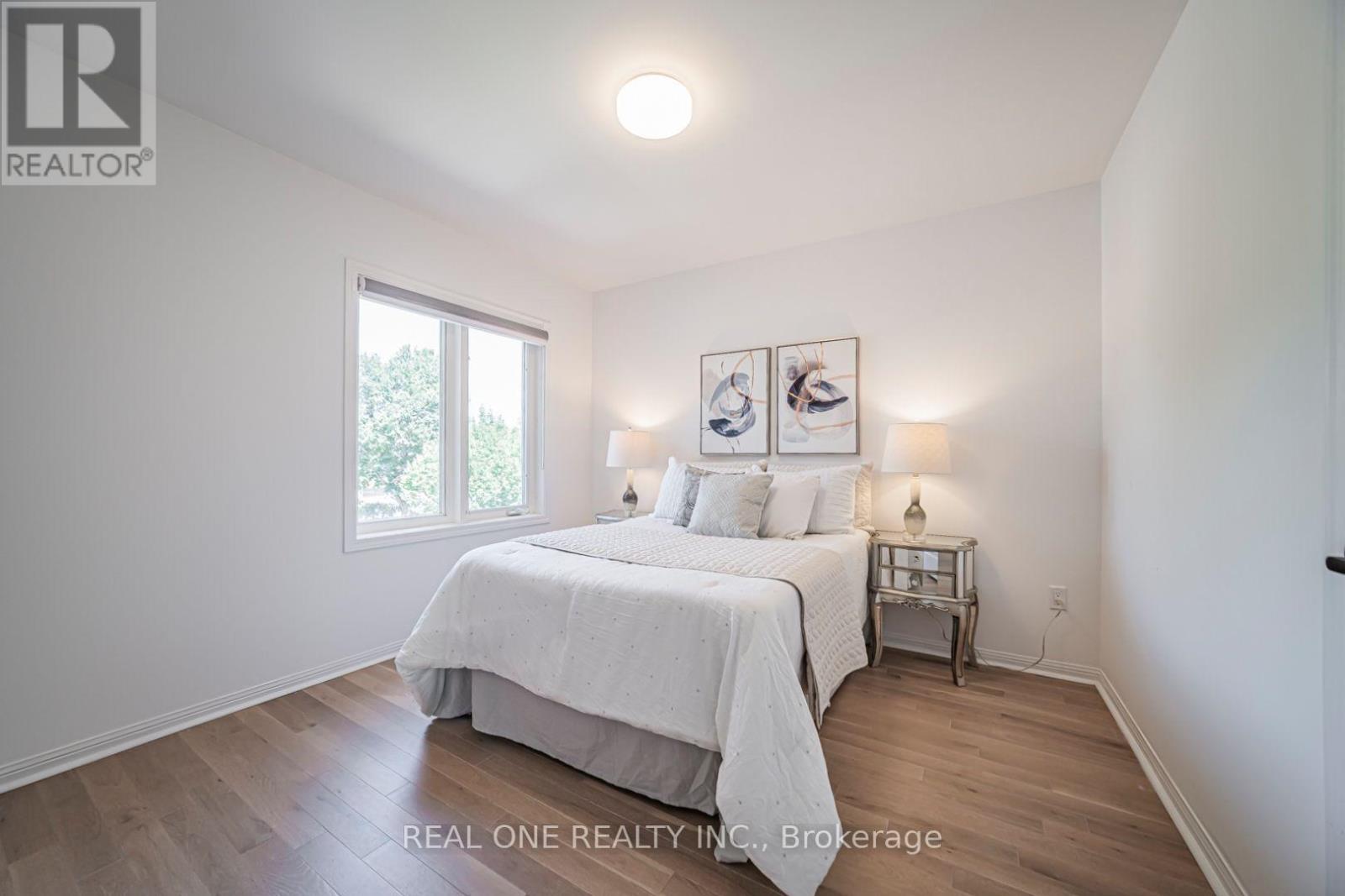 35 FORMOSA DRIVE - 33