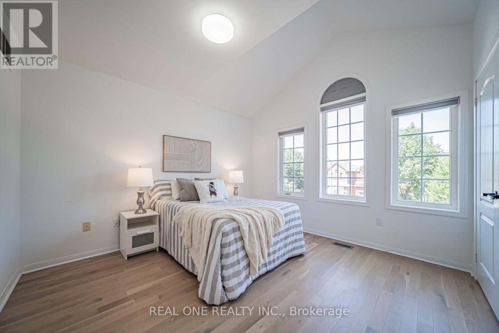 35 FORMOSA DRIVE - 36