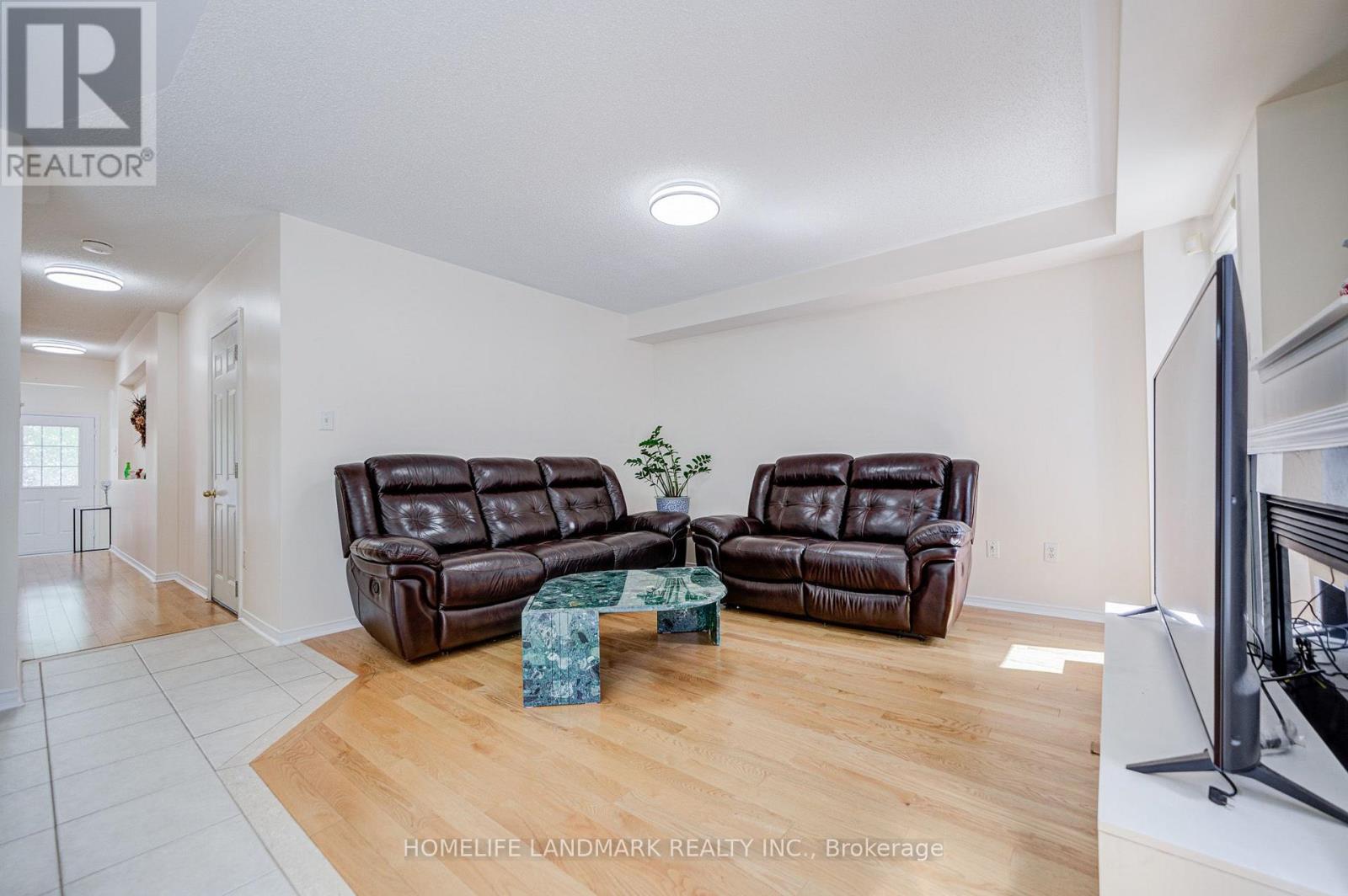 20 RICHARD COULSON CRESCENT - 17