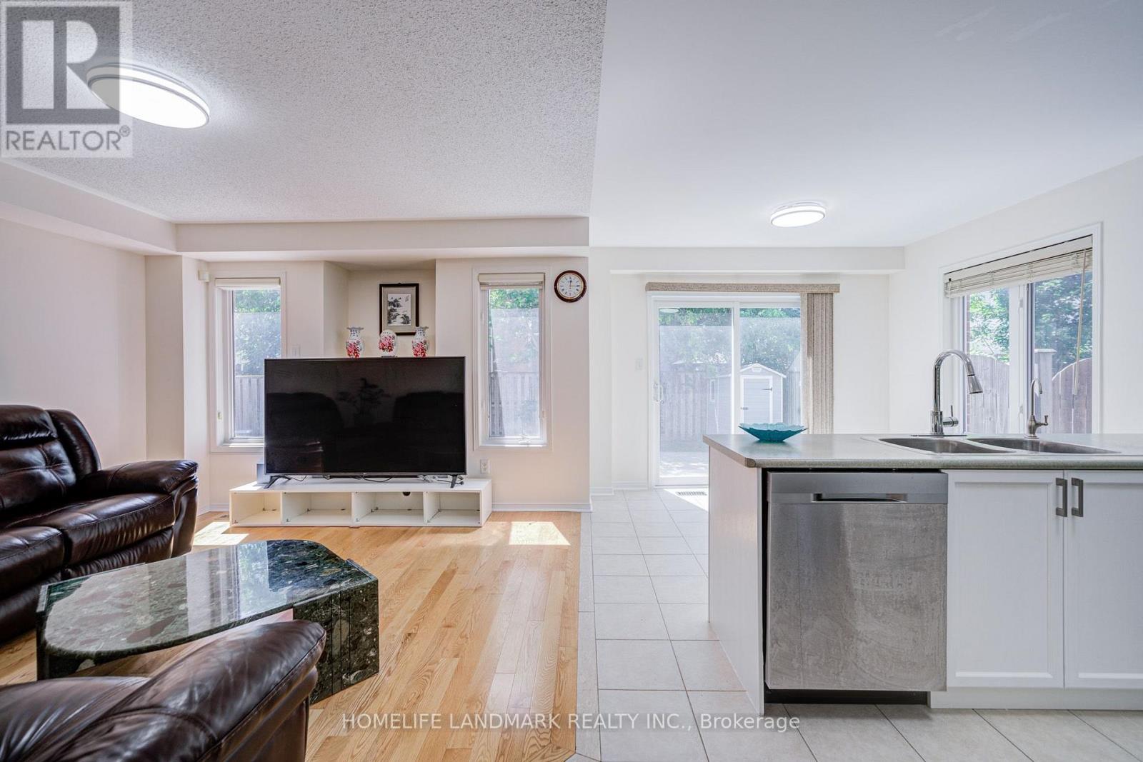 20 RICHARD COULSON CRESCENT - 28
