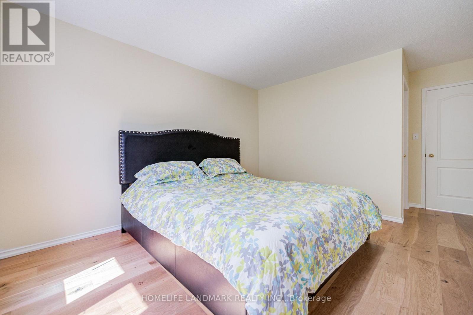 20 RICHARD COULSON CRESCENT - 34