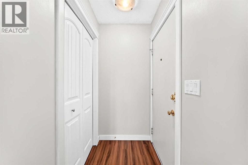 136 Midlawn Close SE - 3