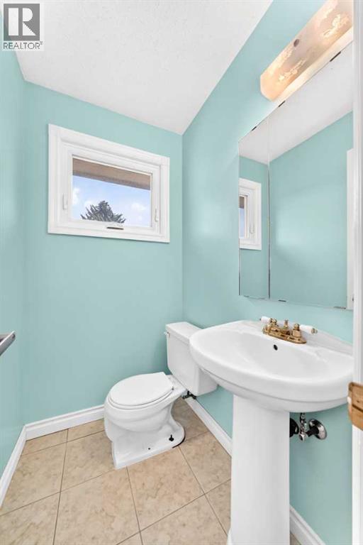 136 Midlawn Close SE - 19